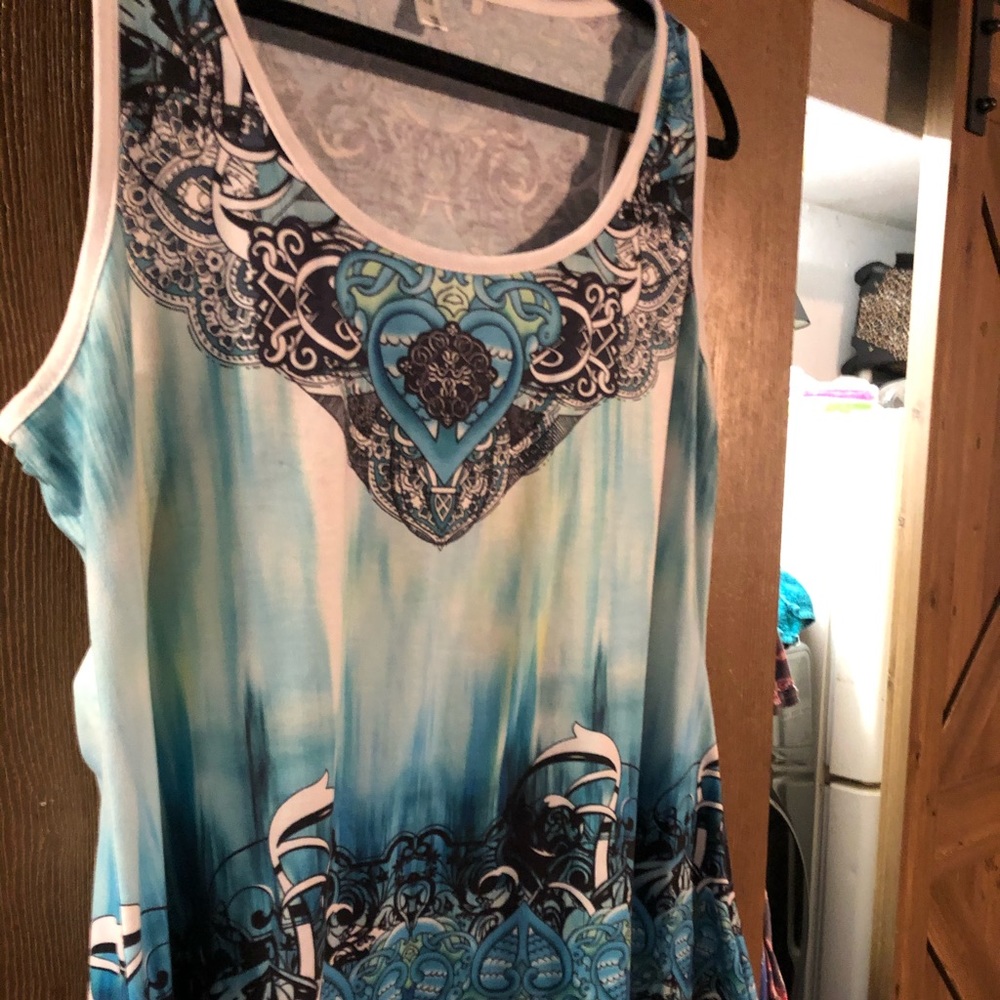 Cute racer back sleeveless shark hem blouse